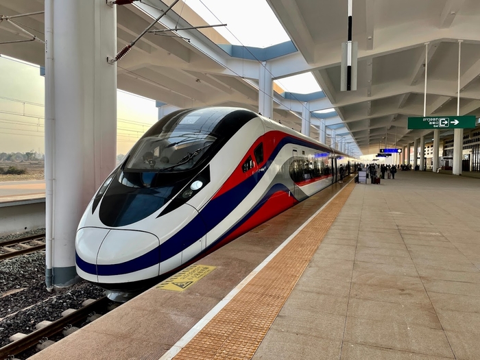 (37) 중국의 부채 함정에 빠진 라오스